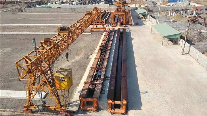 Bệ đúc dầm và cẩu long môn