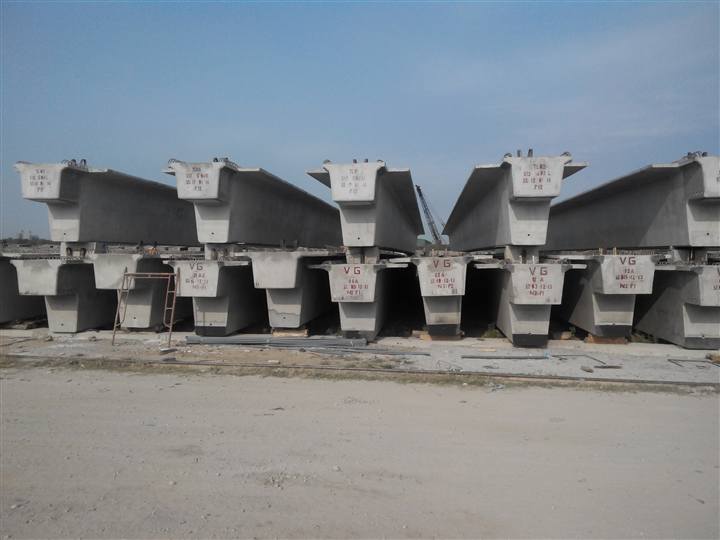 Dầm Super T tại bãi chứa, 2014